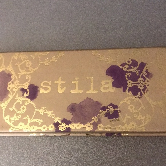 Eyeshadow and brushes - Picture 2 of 6